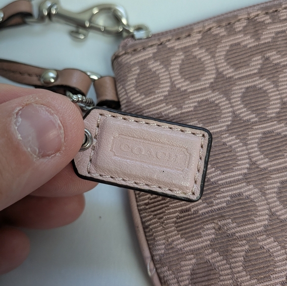 COACH Pink Wristlet Wallet Zipper Nice Size - Picture 4 of 9
